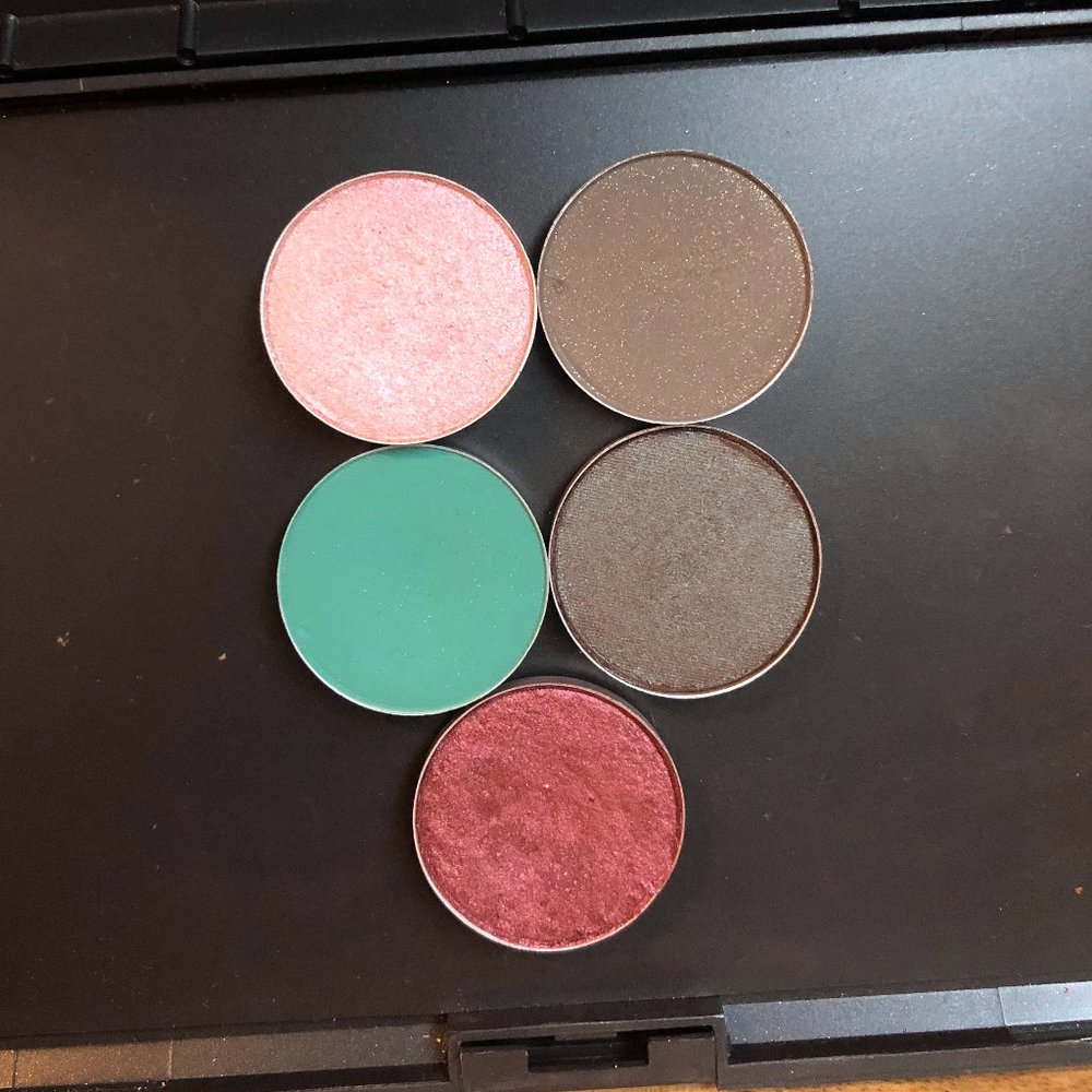 4 MAC Eyeshadow Pans & Palette! Shades in Descrip.